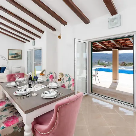 Villa Dea - Luxury With Outdoor Swimming Pool *