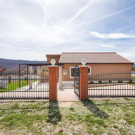 Dea - Luxury With Outdoor Swimming Pool Villa