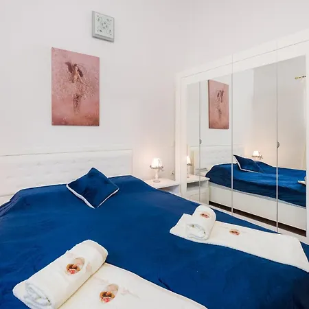 Villa Dea - Luxury With Outdoor Swimming Pool