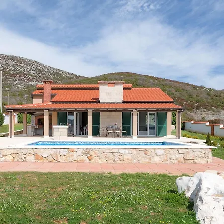 Dea - Luxury With Outdoor Swimming Pool Vucevica