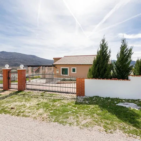 Villa Dea - Luxury With Outdoor Swimming Pool Vucevica
