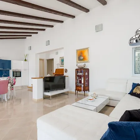 Dea - Luxury With Outdoor Swimming Pool Villa