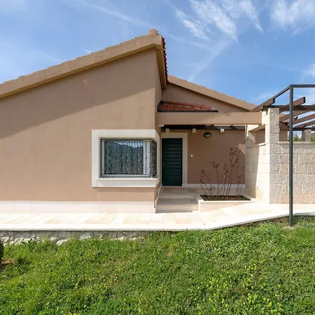 Dea - Luxury With Outdoor Swimming Pool