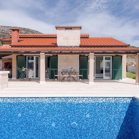 Dea - Luxury With Outdoor Swimming Pool *