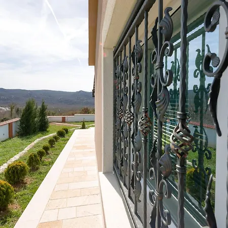 Dea - Luxury With Outdoor Swimming Pool Villa